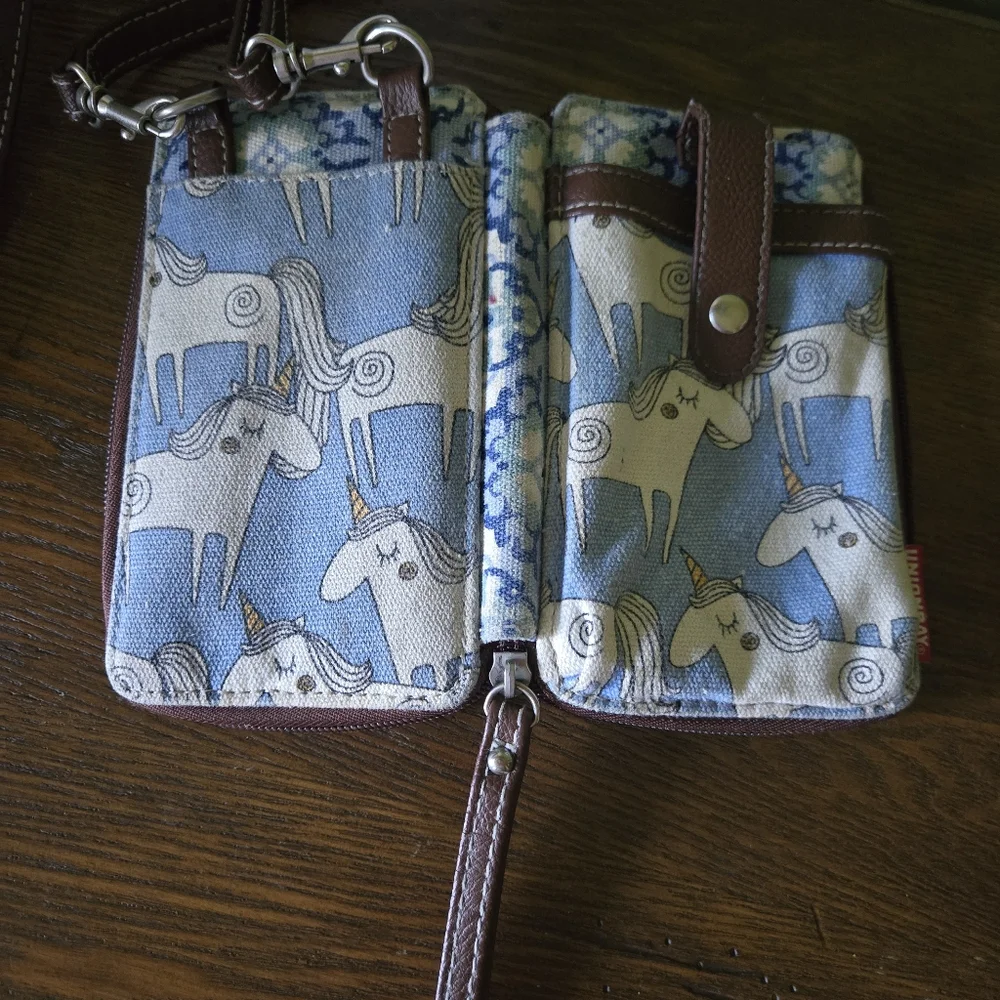 UNIONBAY Unicorn Patterned Crossbody Or Wristlet Wallet - Preloved - Picture 7 of 7
